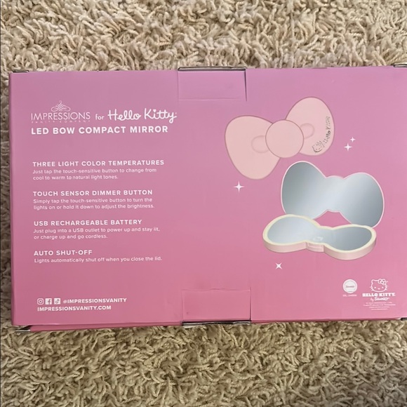 Hello Kitty LED Bow Compact Mirror - Picture 2 of 3